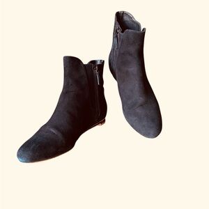 Elegant Black Suede Ankle Boots Women’s Sz 9 B Cole Haan Astoria